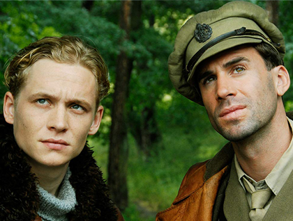 Matthias Schweighöfer as Manfred von Richthofen and Joseph Fiennes as Brown.