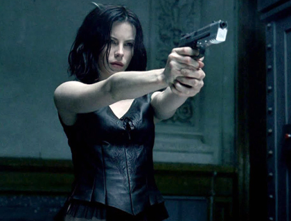 Kate Beckinsale holding a gun.